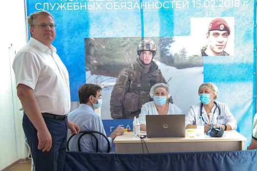 Медики обследовали сотрудников спорткомплекса в микрорайоне Дзержинского