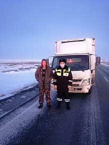 Сотрудники дорожно-патрульной службы Гайского округа в Оренбургской области помогли водителю грузового автомобиля