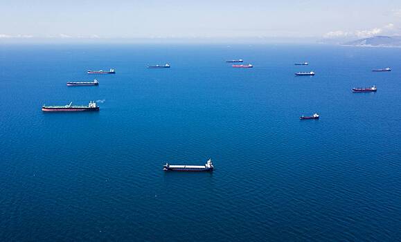 Поставки российской нефти по Северному морскому пути упали