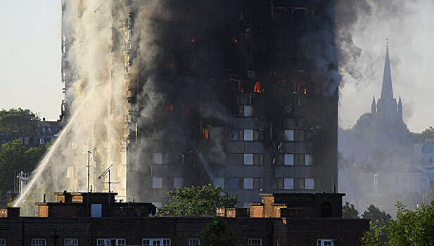 Лондонские пожарные рассказали о борьбе с огнем в высотке