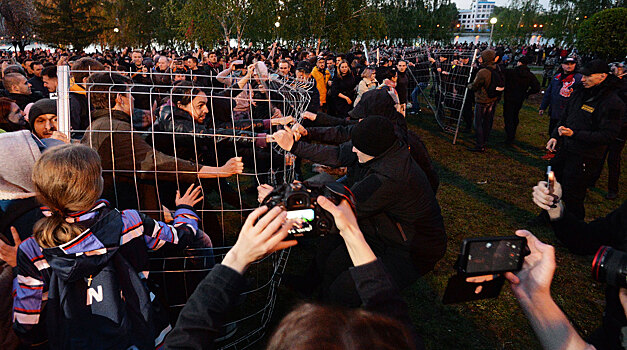 В Екатеринбурге задержали 33 протестующих против храма