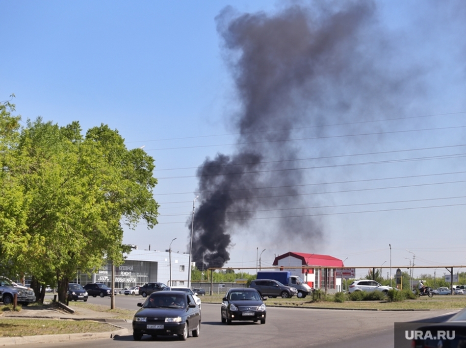 Горит дача. Пожар бабяково воронеж 2020. Пожар из за солнца. Хайлюкс едкий дым. Горит недалеко.