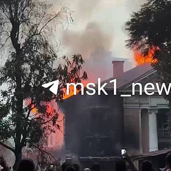 Россиянка показала кадры полыхающего здания в охваченном протестами Непале