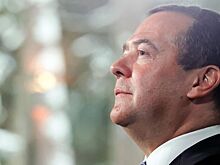 Медведев прокомментировал потолок цен на российскую нефть