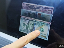 Валютные депозиты россиян выросли до 27,1 миллиарда долларов впервые с мая 2022