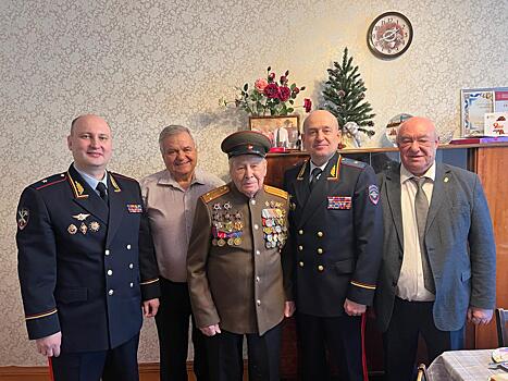 Полицейские Красноярского края поздравили ветерана органов внутренних дел Ивана Алексеевича Шпагина со 103-летним днём рождения