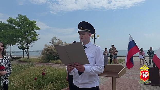 В Керчи 12 вновь поступивших на службу полицейских приняли Присягу сотрудника органов внутренних дел