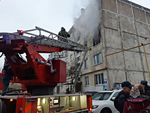 В Сызрани мужчину спасли из горящей квартиры с помощью автолестницы