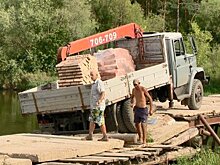 На мосту через Суру в районе с. Пыркино застрял грузовик
