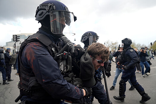 Протестующие во Франции блокировали вход в крупнейший магазин Парижа