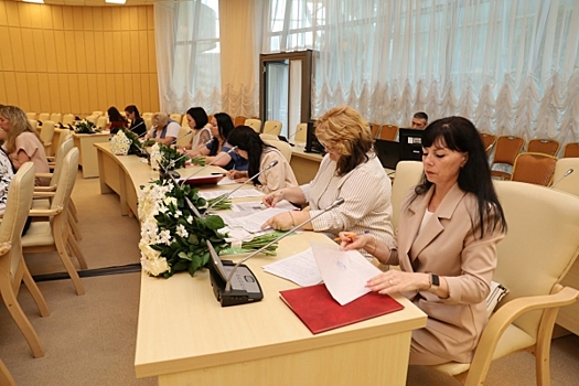 Медработникам Подмосковья вручили сертификаты на соципотеку