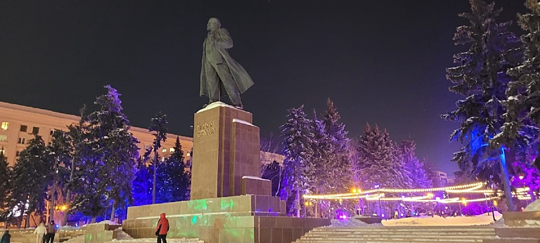 Ремонта центральной трибуны памятника Ленину в Челябинске в этом мае не будет
