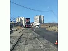 Упертый таксист за рулем Приус устроил шоу в спальном районе Владивостока