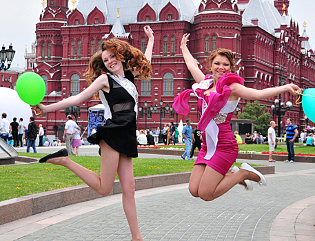 Власти Москвы запретили праздновать выпускной в ресторанах
