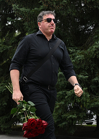 Актер Максим Виторган перед началом церемонии прощания с режиссером и актером Юрием Морозом у Большого траурного зала ЦКБ №1 в Москве, 16 июля 2025 года