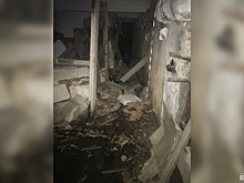 «Устали от вони»: жильцы дома на ВИЗе собрались судиться с УК из-за затопленного подвала