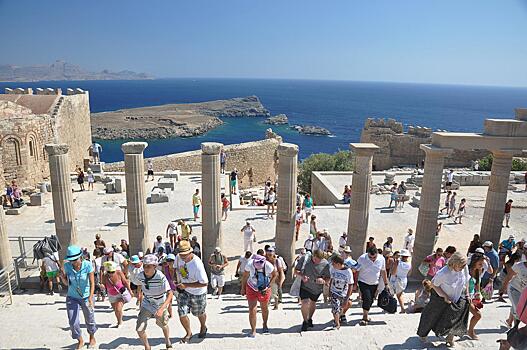Туристические компании переносят майские туры в Грецию