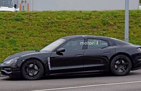 В фокус объектива автопапарацци попал новый электромобиль Porsche Mission E