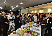 Цветы, театр, тепло сердец: донские парламентарии поздравили женщин из семей участников СВО