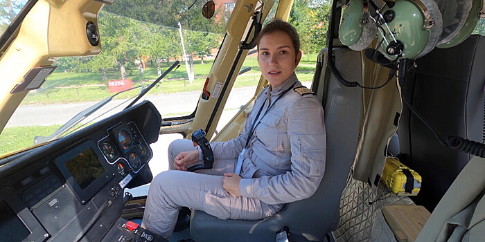 Самая юная женщина-пилот России работает в санитарной авиации Петербурга
