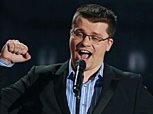 Режиссер рассказал, как заставлял Харламова макать Гузееву лицом в торт