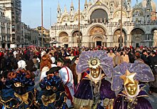 В Венеции стартовал ежегодный карнавал