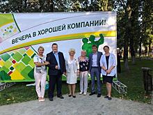 Глава управы Южнопортового наградил активных участников «Московского долголетия»