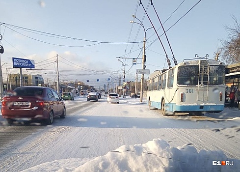 На дворе — 76 февраля: подборка заснеженных весенних улиц Екатеринбурга
