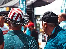 «Привезли с собой привычку ругаться». Турист описал россиян в США