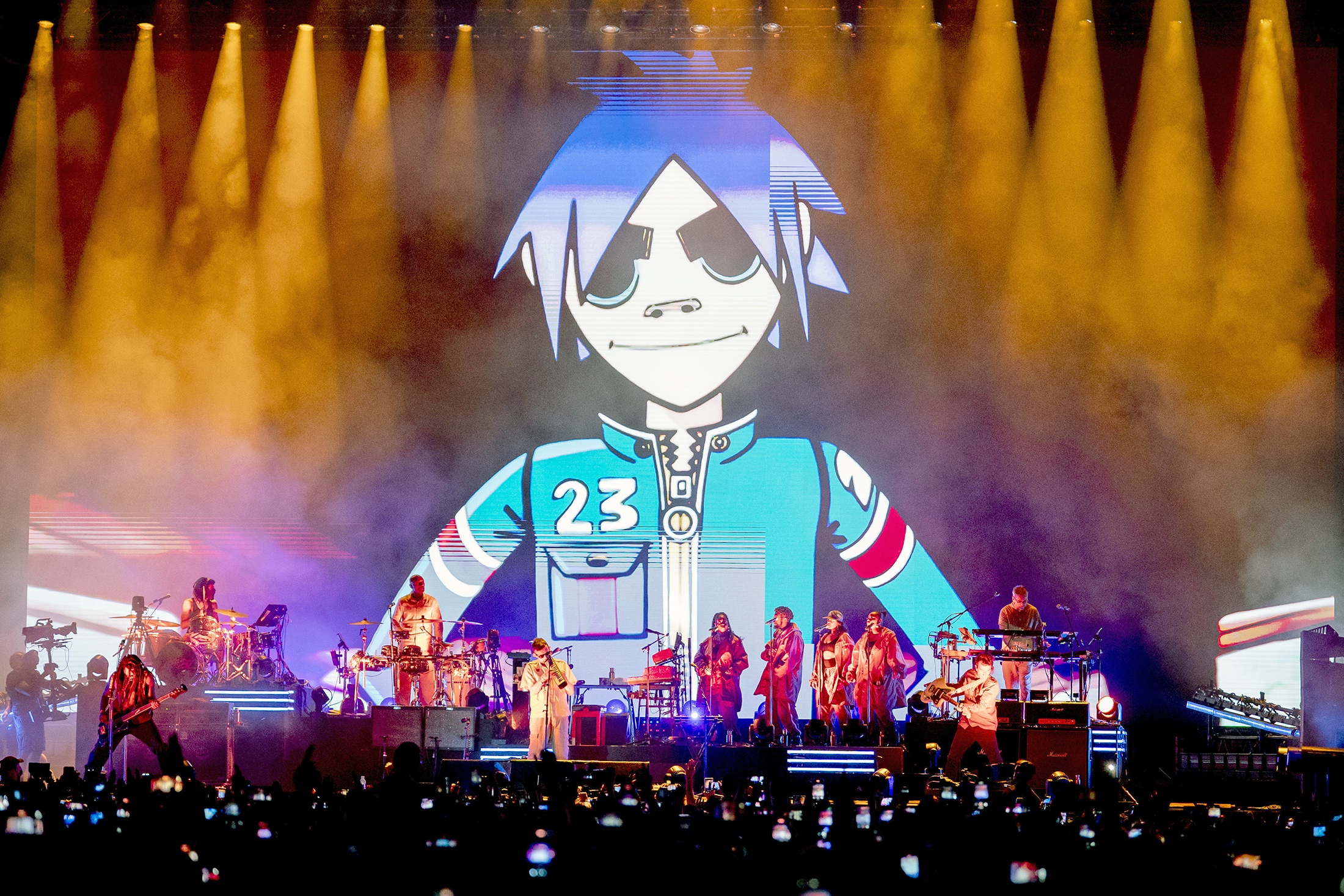 Группа Gorillaz представила новый альбом The Mountain с фразой на русском языке