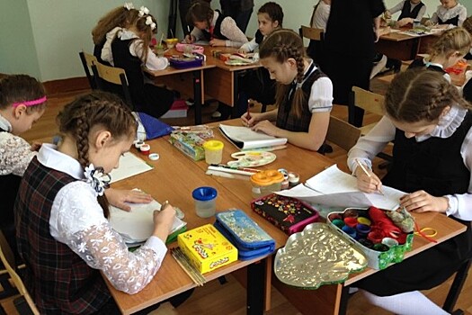 Рыбинские школьники рисуют свои эскизы для проекта «Решаем вместе!»