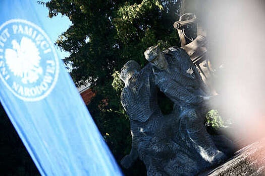 IZ: в польских Плотах снесли памятник польско-советскому братству по оружию