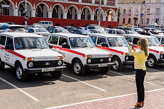 Калужские фельдшеры получили ключи от внедорожников
