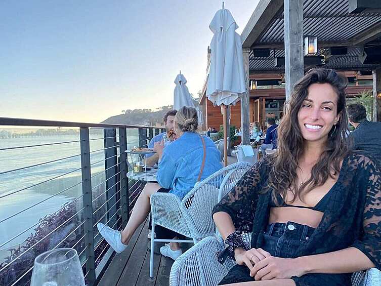 Как выглядит новая испанская пассия Брэда Питта и что о ней известно - Рамблер/ж