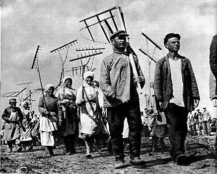 Почему труд советских колхозников не оплачивали деньгами