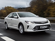 На продажу выставили Toyota Camry 2017 года в состоянии как с завода: дорого