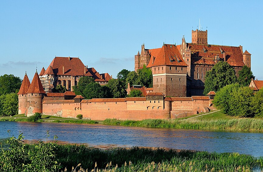 Мальборкский замок, Польша (143 591 м²)