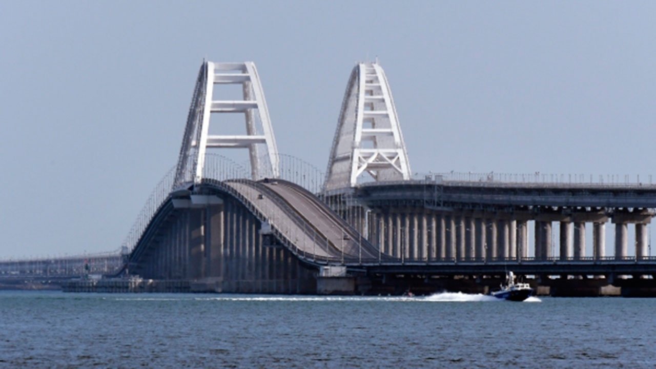 На Крымском мосту перекрывали движение автотранспорта