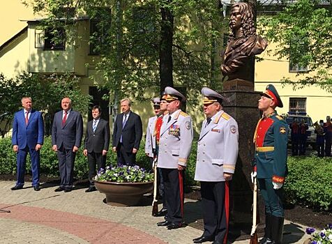 В Петербурге открыли памятник первому полицмейстеру России