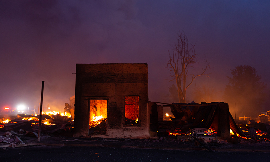 Лесной пожар в американском штате Калифорния уничтожил город Гринвилл, об этом сообщает РИА Новости. 