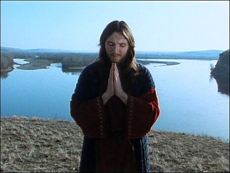 «Молоко — гной коровы, яйцо — аборт курицы». «Сын Бога» запрещал даже лечиться. Жуткая история «Церкви Последнего Завета»