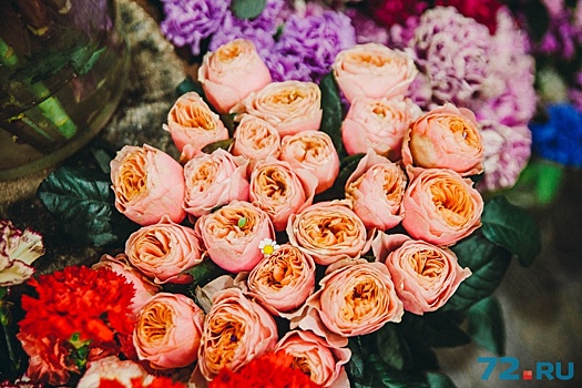 К 8 марта в Тюмень привезли более миллиона цветов