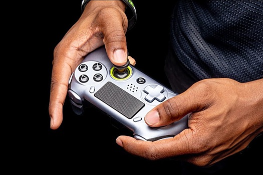 Компания Scuf представила «профессиональный» контроллер для PS4 с боковыми кнопками