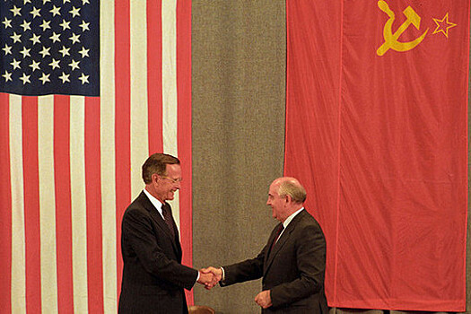 Горбачев отметил вклад Буша-старшего в прекращение холодной войны