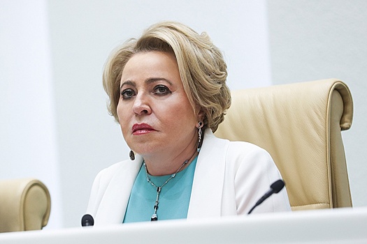 Валентина Матвиенко вручила знак сенатора вдове генерала Кириллова Светлане