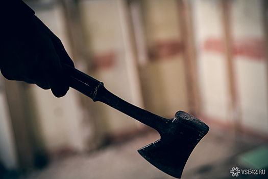 Сибиряк пытался зарубить топором свою мать