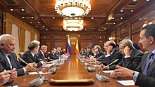 Медведев: РФ и Испания сохраняют деловые контакты