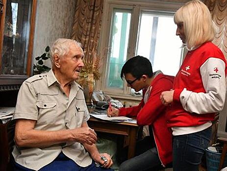 Волонтеры-медики помогают ветеранам войны
