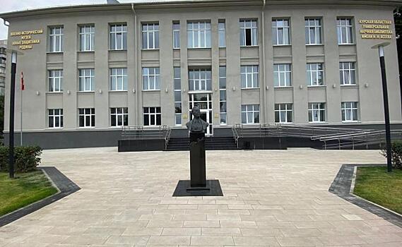 В Курске открылась фотовыставка «Монеты пушкинской поры»