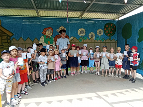 В Оренбургской области полиция учит юных новотройчан безопасному поведению на дороге